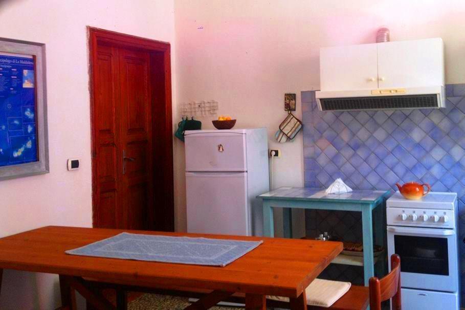 Вилла Residenza Via Roma 3 Ла-Маддалена Экстерьер фото